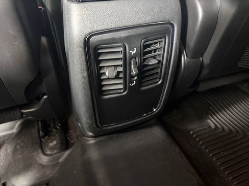 Used 2017 Jeep Grand Cherokee Laredo AWD/4WD image 14