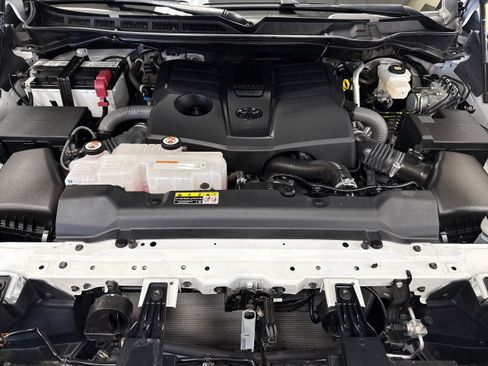 Used 2022 Toyota Tundra SR5 w/ SR5 Premium Package image 13