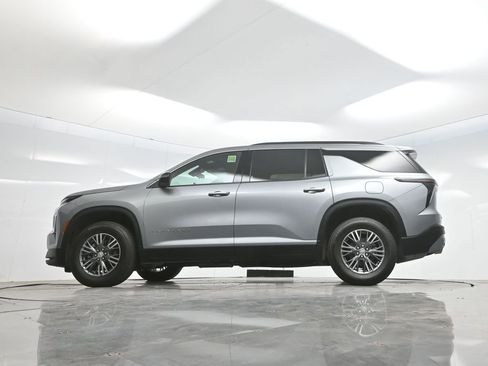 Used 2025 Chevrolet Traverse LT AWD/4WD image 56
