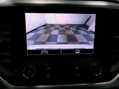 Certified 2022 GMC Acadia SLE w/ Driver Convenience Package image 5