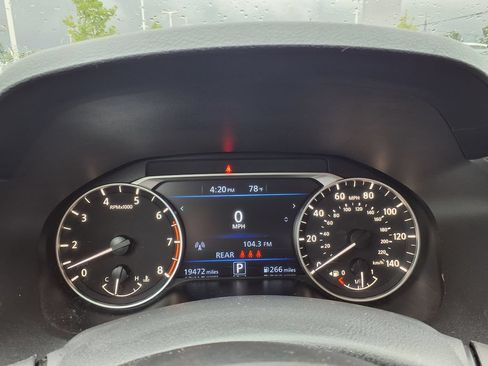 Used 2025 Nissan Altima 2.5 SV FWD image 31