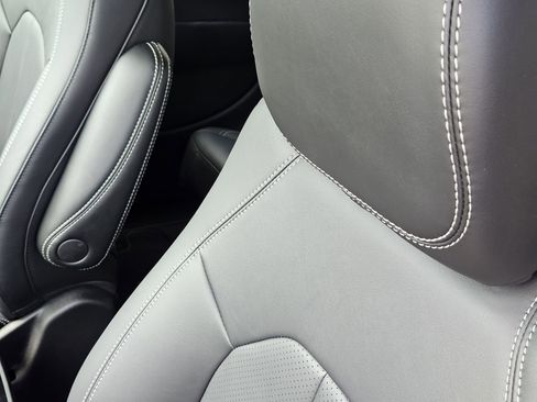 New 2026 Chrysler Pacifica Select image 25