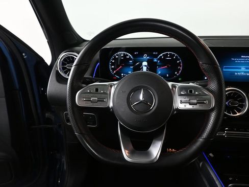 Used 2022 Mercedes-Benz GLB 250 image 2