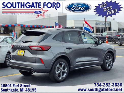 Used 2024 Ford Escape ST-Line w/ Tech Pack #1 AWD/4WD image 2
