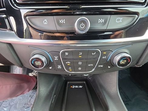 Used 2023 Chevrolet Traverse LT AWD/4WD image 17