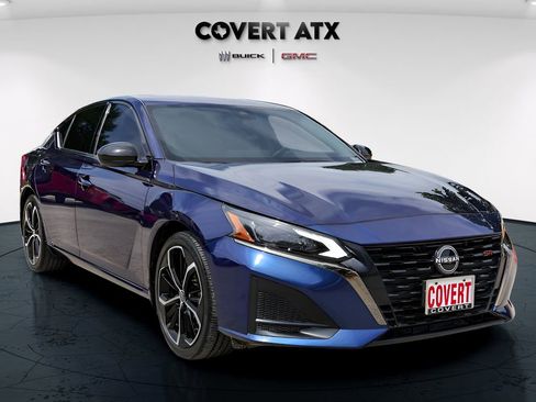 Used 2023 Nissan Altima 2.5 SR w/ SR Premium Package FWD image 9