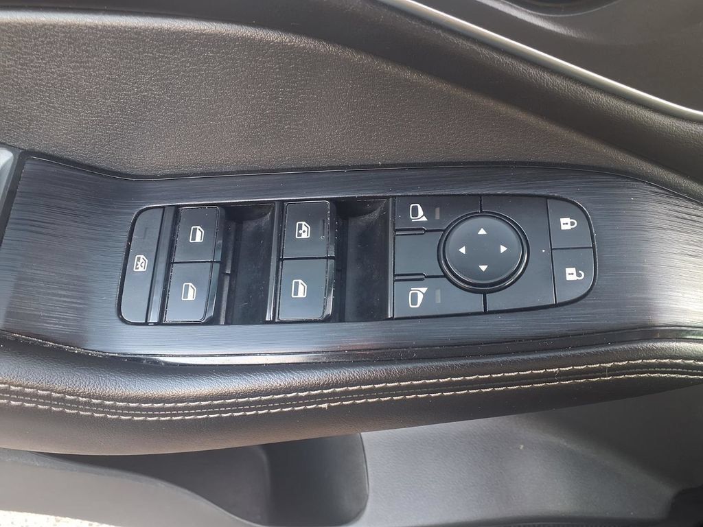 Used 2021 Nissan Rogue SV w/ Premium Package FWD image 13