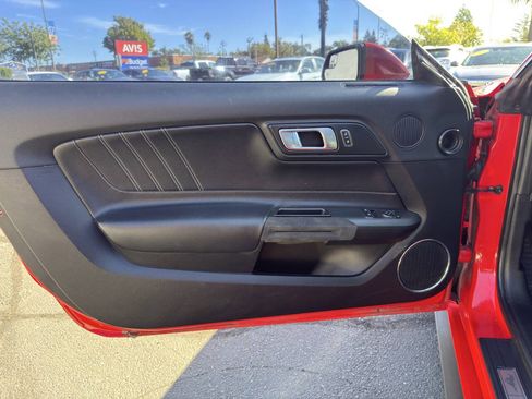 Used 2018 Ford Mustang GT Premium RWD image 9