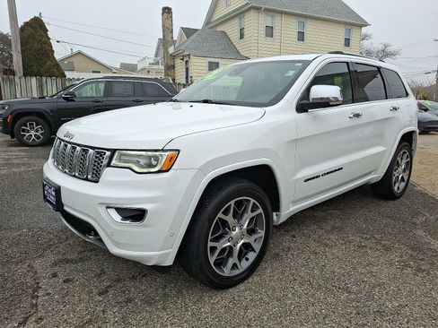Used 2020 Jeep Grand Cherokee Overland image 3