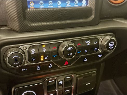 Used 2021 Jeep Gladiator Mojave w/ Cold Weather Group image 23