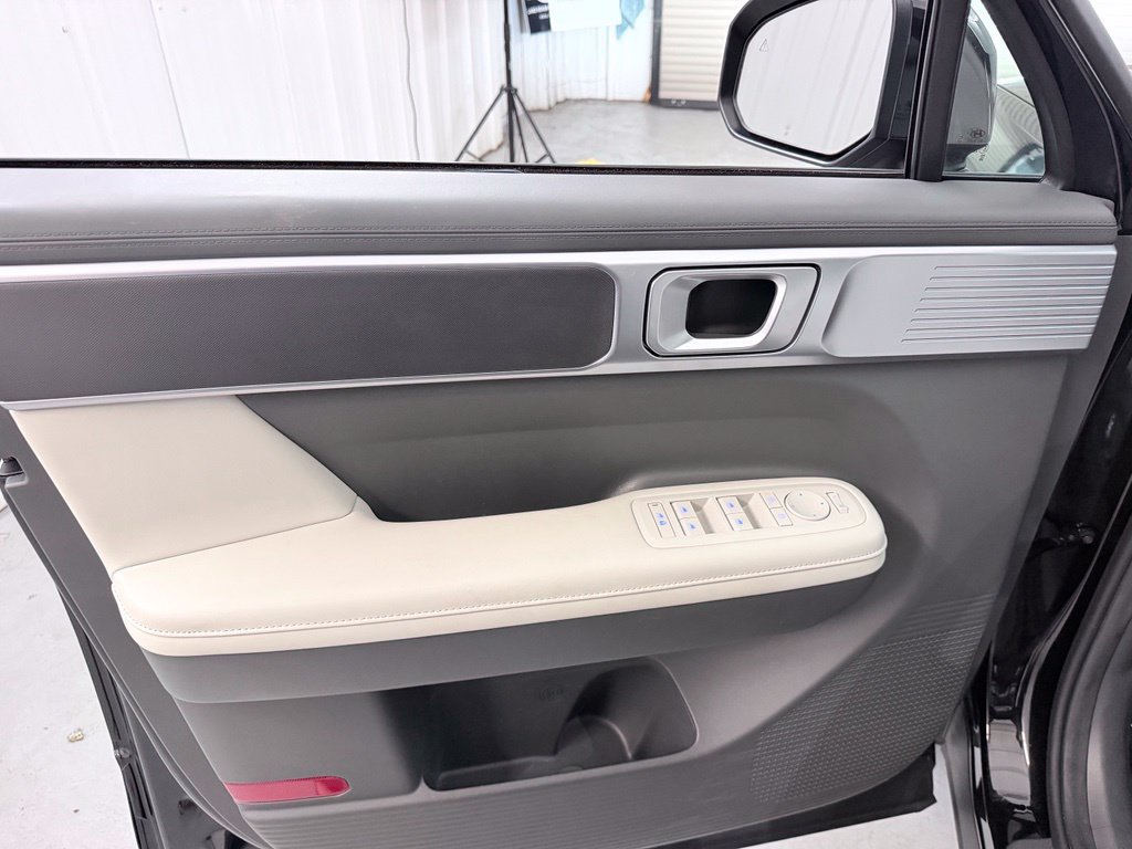 Used 2025 Hyundai Santa Fe SEL FWD image 11