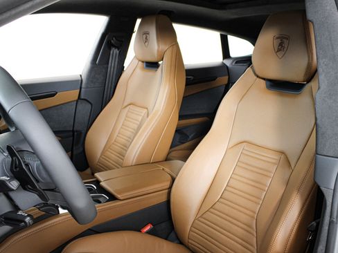 Used 2025 Lamborghini Urus SE AWD/4WD image 38