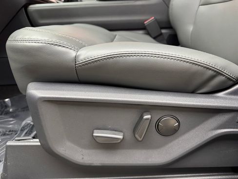 New 2026 Ford Expedition Active image 10