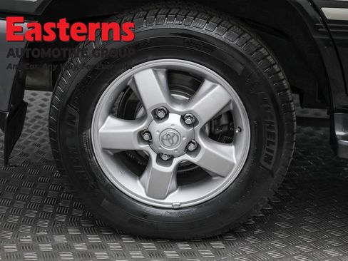 Used 2005 Toyota Land Cruiser AWD/4WD image 33