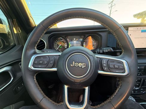 Used 2024 Jeep Wrangler High Altitude AWD/4WD image 25