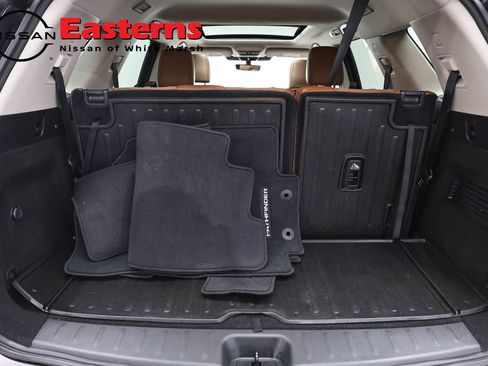 Used 2023 Nissan Pathfinder Platinum AWD/4WD image 9
