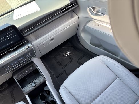 Used 2025 Hyundai Kona Limited FWD image 15