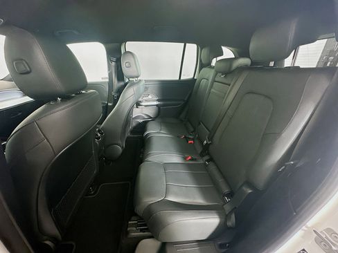 Used 2024 Mercedes-Benz EQB 250+ image 29