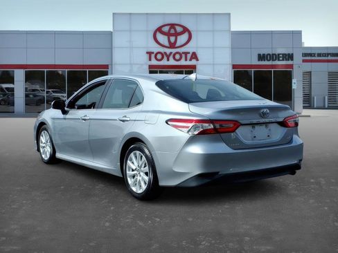 Certified 2020 Toyota Camry LE image 4