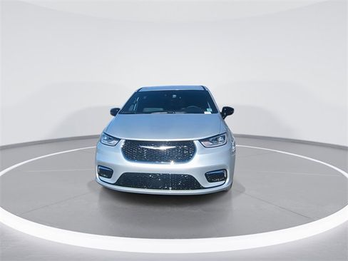 New 2026 Chrysler Pacifica Select image 3