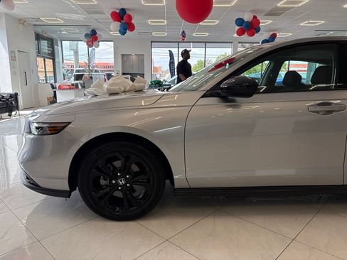 Used 2025 Honda Accord SE image 6