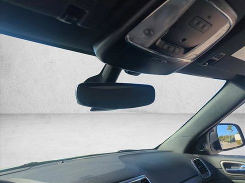 Used 2019 Jeep Grand Cherokee Laredo image 12