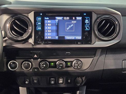 Used 2019 Toyota Tacoma TRD Off-Road AWD/4WD image 16