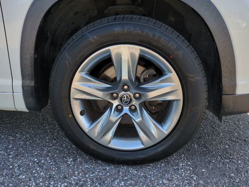 Used 2016 Toyota Highlander Limited FWD image 11
