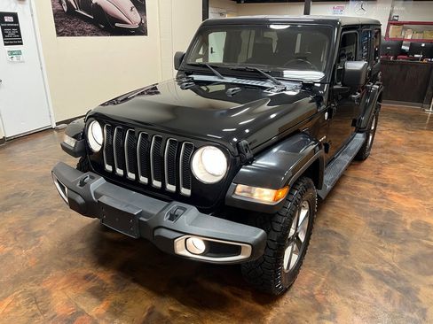 Used 2018 Jeep Wrangler Unlimited Sahara image 46