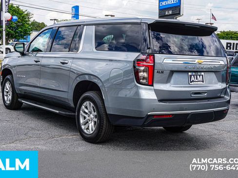 Used 2024 Chevrolet Suburban LT RWD image 8