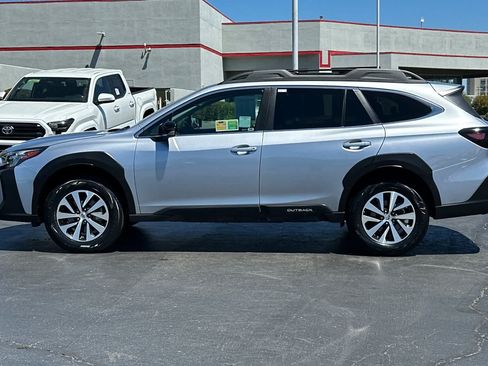 Used 2024 Subaru Outback Premium AWD/4WD image 9