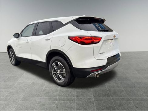 Used 2025 Chevrolet Blazer LT image 3