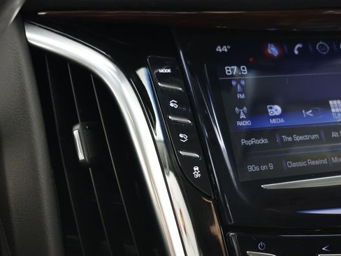 Used 2020 Cadillac Escalade Luxury AWD/4WD image 31