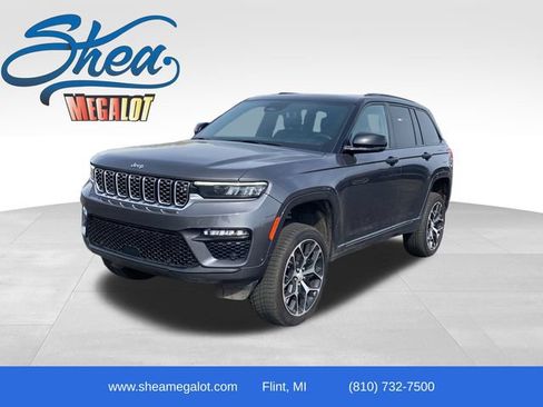 Used 2022 Jeep Grand Cherokee Summit AWD/4WD image 1