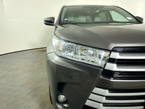 Used 2017 Toyota Highlander XLE image 28