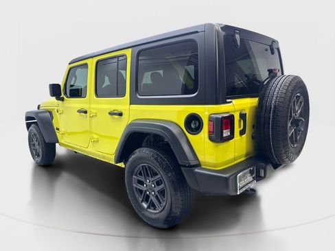 Used 2024 Jeep Wrangler Unlimited Sport AWD/4WD image 9