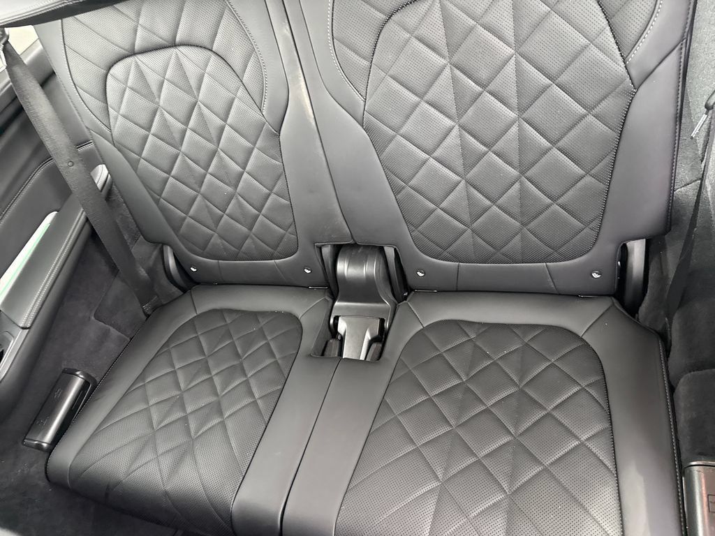 Used 2023 BMW X7 xDrive40i w/ Premium Package AWD/4WD image 31