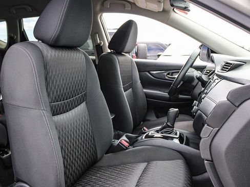 Used 2020 Nissan Rogue SV FWD image 17
