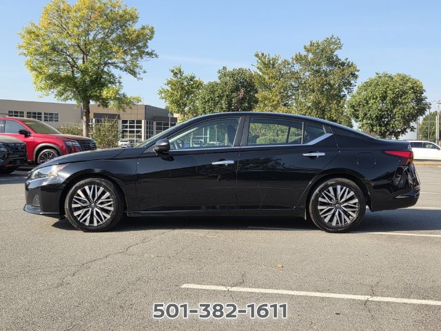 Used 2025 Nissan Altima 2.5 SV FWD image 2