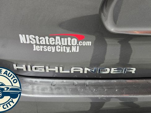 Used 2021 Toyota Highlander XLE image 37