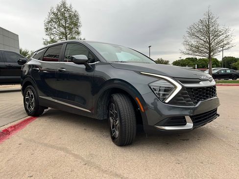 Used 2025 Kia Sportage LX image 4