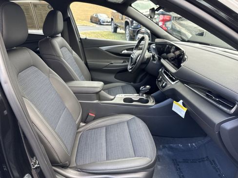 Used 2025 Buick Envista Preferred w/ Convenience I Package image 24