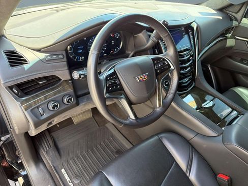 Used 2020 Cadillac Escalade ESV Platinum AWD/4WD image 3