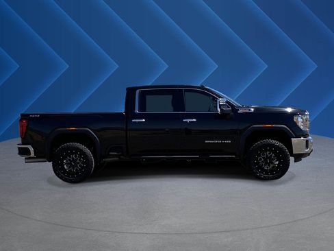 Used 2023 GMC Sierra 2500 SLT w/ SLT Preferred Package AWD/4WD image 2
