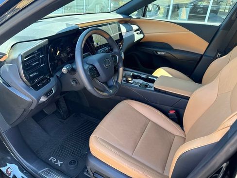 Used 2025 Lexus RX 350 w/ Convenience Package AWD/4WD image 4