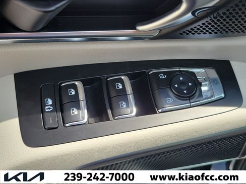 Certified 2025 Kia Telluride EX w/ EX Captain's Chair Package FWD image 25