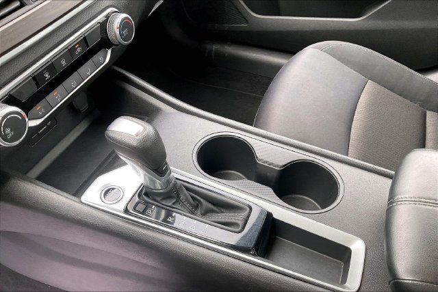 Used 2025 Nissan Altima 2.5 SV FWD image 17