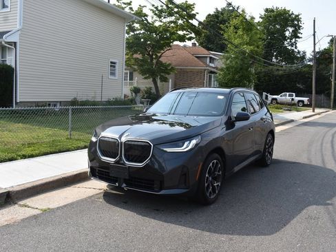 Used 2025 BMW X3 xDrive30i AWD/4WD image 2