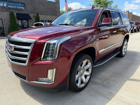 Used 2019 Cadillac Escalade Luxury RWD image 1