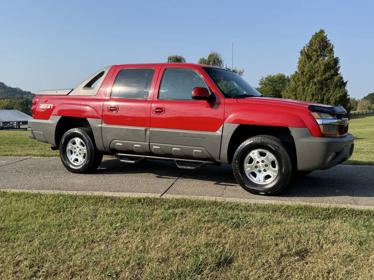 Used 2002 Chevrolet Avalanche 4x4 w/ Off-Road Suspension Pkg image 9